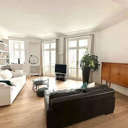 Grand Elegant - Vue Tour Eiffel Apartment *